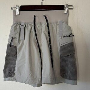 Lululemon Multi-Pocket Cargo High-Rise Hiking Short 5" Seal Grey